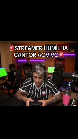 Após o Cantor Renan ficar 1 milésimo sem tocar o violão, o streamer Guilherme Donatangelo grita para ele cantar, amigos do streamer veem isso e começa a cantar para poder disfarçar o constrangimento que o streamer fez o cantor passar. #foryou #dona19 #icenuggets 