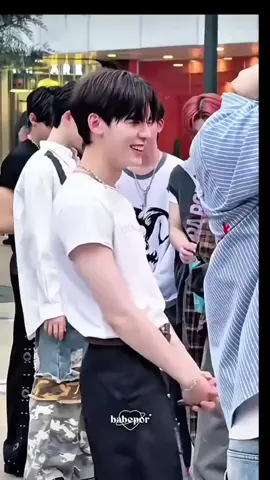 Cam phía trước mà 2Tee ơi.  Tee nhìn Pip si tình ghê ha  #twnpich #porsuppakarn #teeteepor #xuhuonggggggggggggggggg 