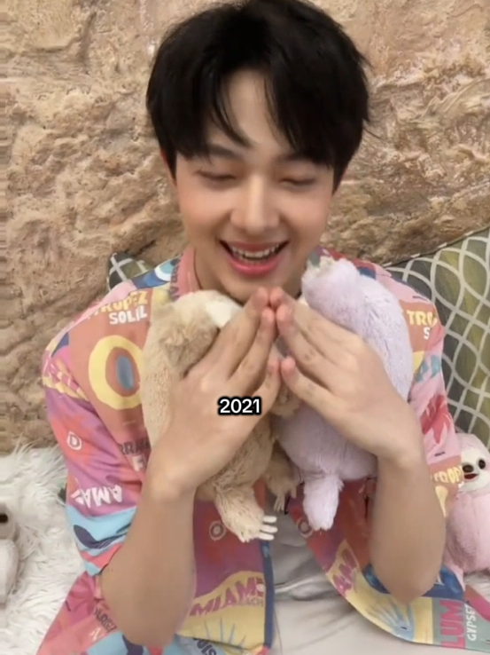 wajah Nhu 2021 emang cute tapi 2026 juga imut plus tampan +cantik ,, akhh pokoknya gimana pun penampilan nunew aku makin kecintaan 🥰 #nunew #zeepruk #zeenunew 