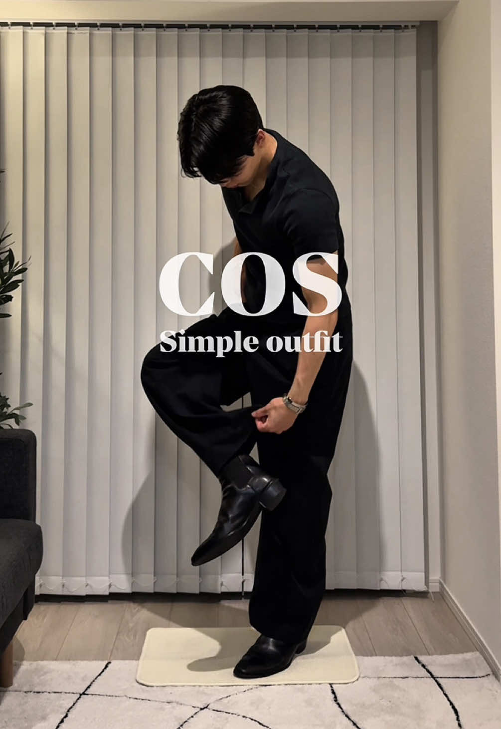 Simple outfit with COS 最近買ってるのはCOSばっかり シンプルなんだけどそうそれが欲しかったってなる絶妙なアイテムが多い めっちゃ買いやすい価格！ってわけでもないけど、シンプルだけど色とかシルエットで差別化したいって人にはめっちゃおすすめ◎ 暑すぎるけどできる範囲でお洒落していきたい☀️ #cos #simpleoutfit #夏コーデ #メンズファッション 