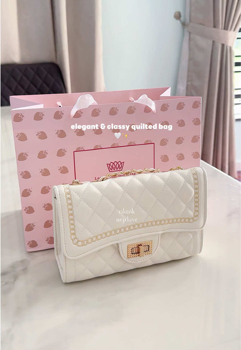minimalist, classy & worth every penny 🤍 #coraldaisy #coraldaisybag #quiltedbag #womenbag #handbagmurah 