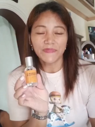 OFFICIAL BATERBONIA COLLECTION MERCHANDISE Ibinahagi ni Rovelyn, nanay ni yumaong student-athlete Rene Baterbonia, ang official ‘Baternonia Collection’ merch na kinabibilangan ng mga jersey, T-shirt, perfume, panyo at iba pang memorabilia. Sinabi rin ni Rovelyn na ang perfume collection ay may DTI sticker.