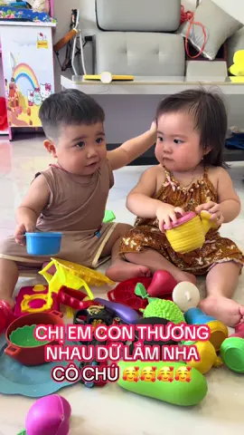 Chị em con thương nhau dữ lắm nha❤️❤️❤️#embedangyeu #embedethuong #songsinh @Út Bảy Hậu Giang 