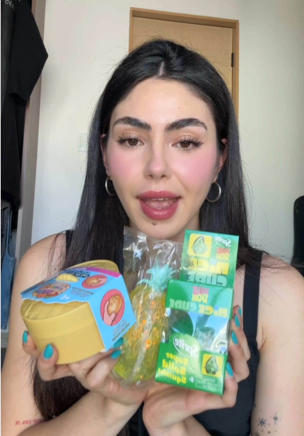 @Cositas Bonitas ❤️‍🩹 tiene los squishy mas virales!! #fyp #squishy #asmr 