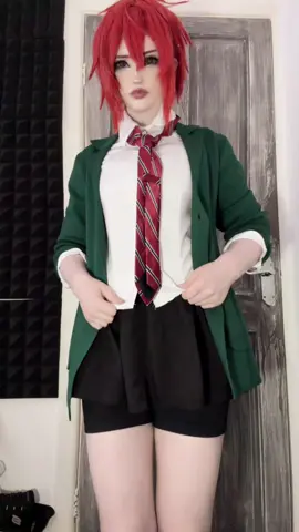 I don’t dance. I’m also aware the tie is flipped, it’s in character #cosplay #tomochan #tomochanisagirl #tomocosplay #tomboy 