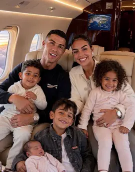 #cristianoronaldo what family #portugal🇵🇹 #toktokgreator #Grwthchallenga #10kfollowrs 