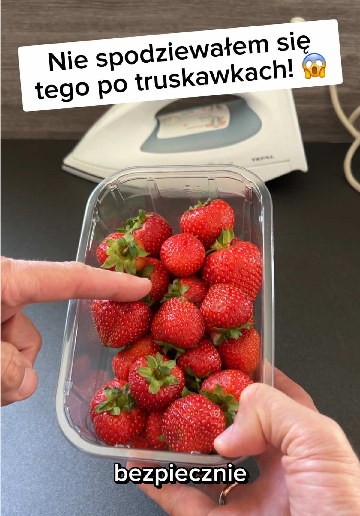 Nie spodziewałem się tego po truskawkach! 😱 #fyp #LifeHack #DIY #niemcy #humor 
