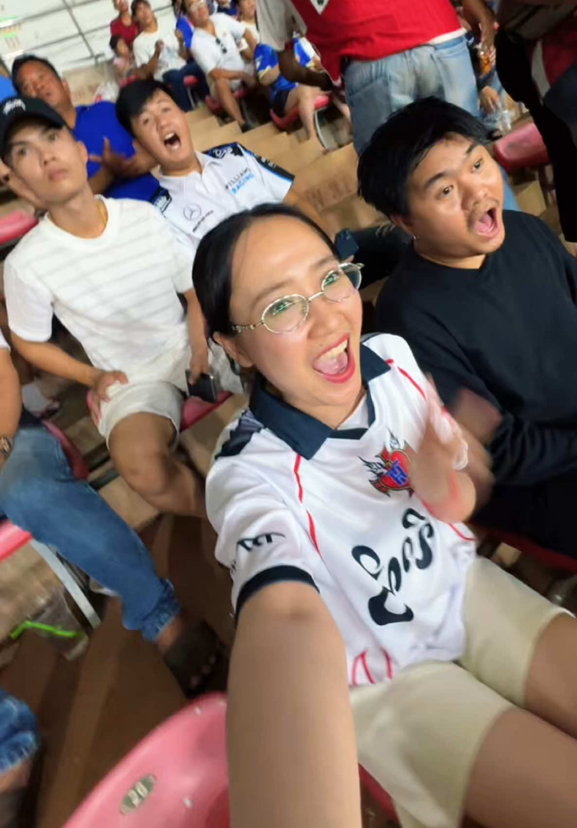 ເບິ່ງເຕະບານຢູ່ຫຼັກ16ມື້ນີ້😂 #ຕິດຣີວິວ #ເຕະບານ 