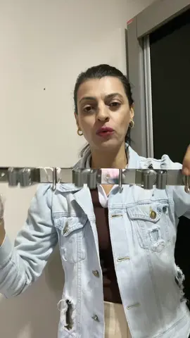 Suporte para pendurar vassouras e rodo 