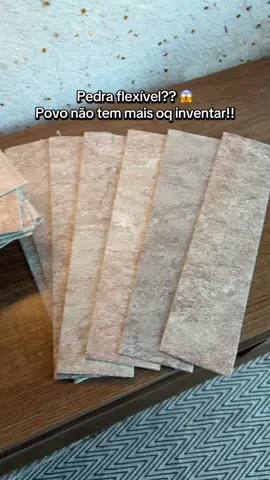 Reforma sem poeira e sem quebra-quebra existe sim! 😍✨ Transforme qualquer parede com a Pedra Flexível Autocolante. Super fácil de instalar, resistente e com acabamento de pedra de verdade! #revestimentoadesivo #papeldeparede #decoracaodecasa #reforma #tiktokshopbr 