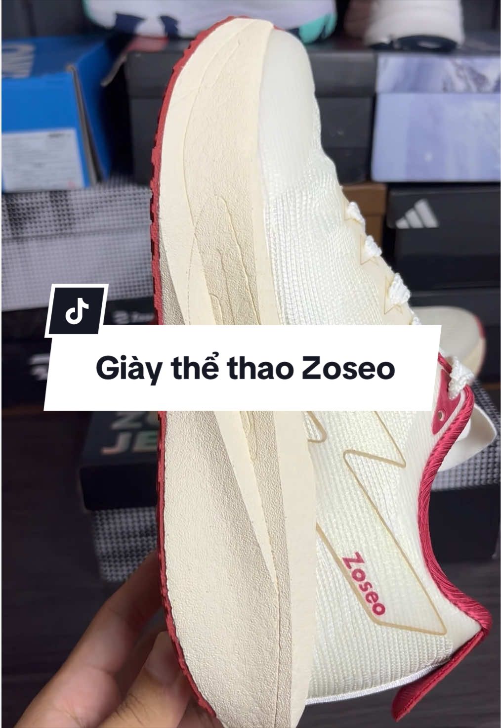Siêu phẩm đã trở lại phục vụ các bác. Các bác lấy chuẩn size sẽ ok ạ #zoseo #giàythểthao #xuhướng 
