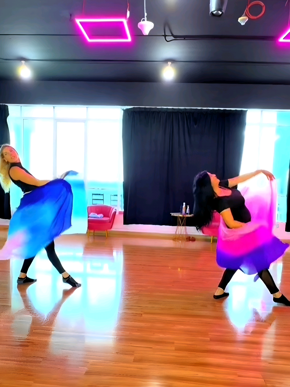 happy dancing 🥰  practice belly dance with us 🥰 #ladiesonly #dubaibellydance #bellydance #bellydanceuae #dubaibellydancer 