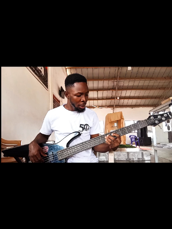 Worship Bass Trick Want your worship bass lines to sound more musical and professional? Try these simple techniques and hear the difference! Save this video and follow for more bass lessons. 🎸🔥 #bassguitar #worship #bassplayer #basslesson #fyp 