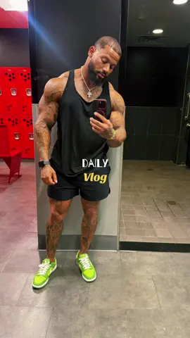 Looking good. Feeling even better. Pushing 40 with more discipline, more peace, and more purpose than ever. That's the real flex. @Rock Fitness 