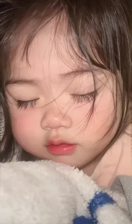 Con gái rượu 😍  #embe #becon #embedangyeu #babycute #nhavia 
