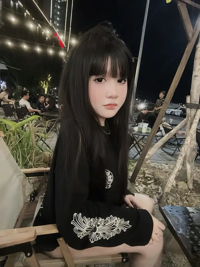 Có tiền thì hô mưa gọi gió , không tiền muốn nói chuyện cũng hơi khó à nha 😁