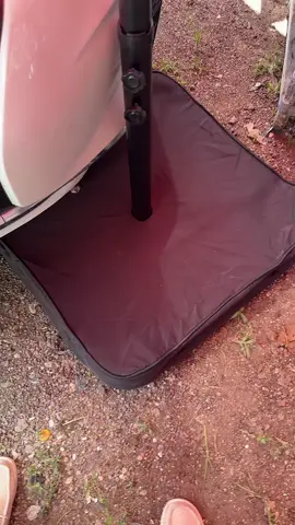 Está sombrilla es ideal para yevar para la plalla o tenerla en su yarda estable muy bonita