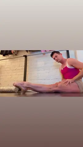 While many people rest on Sundays, I choose to dance. Every class, every stretch, every moment in my pointe shoes makes me stronger. This isn’t just my job—it’s my life, my passion, and my dream. Grateful for another day in the studio, doing what I love most. Thank you for being part of this journey. ❤️ #Ballet #Pointe #DanceJourney #SundayMotivation #BalletDancer  