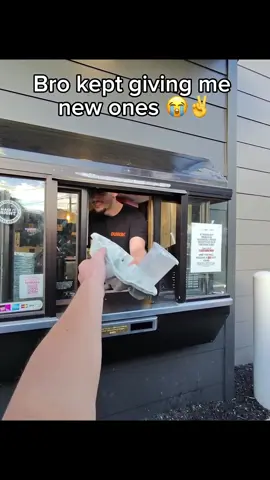 I always got the slipperiest hands and the drive through pressure doesn’t make it any easier but up to this guy who gave me a few chances but he eventually gave up on me #accident #dunkin #drivethrough #dropdrink #drivethroughwindow 