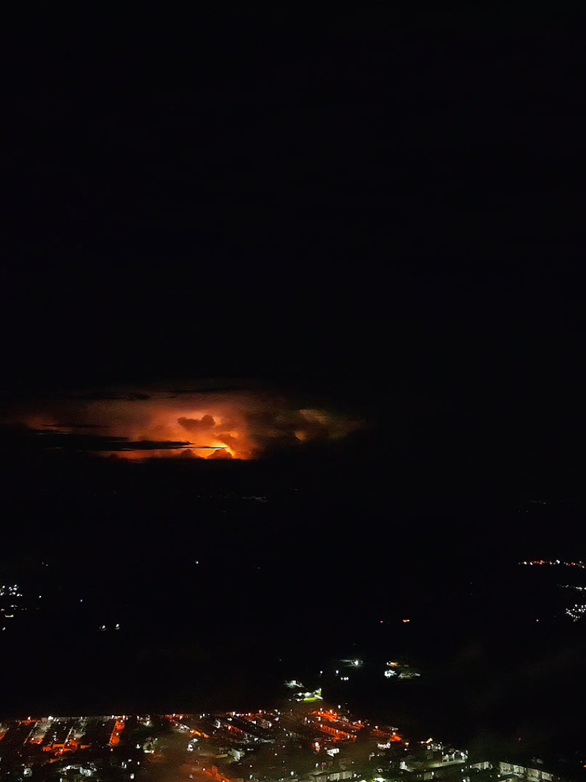 Una noche de tormenta eléctrica 🌩⚡️☁️ #noche #nubes #tormentaelectrica #paisajes #naturaleza 