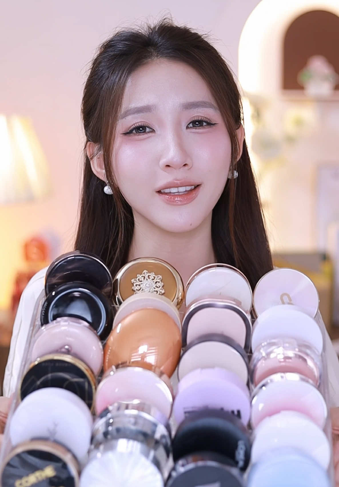 À hơn 5 cái 🤣. Top cushion bình dân chân ái. Đồ cao cấp thì có dùng qua vài brand nhưng hơi ẩm quá, vài năm nữa chắc phù hợp hơn ! #maitrinh #cushion