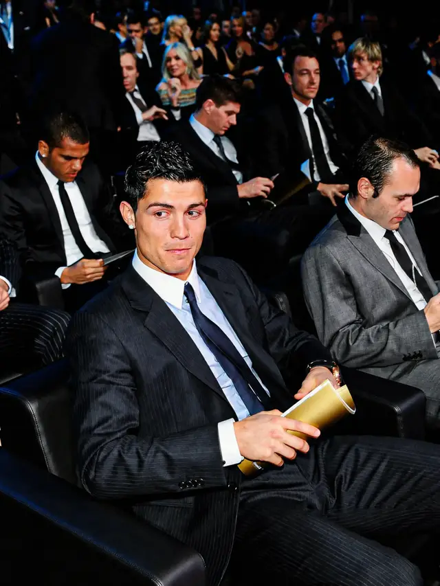 Cristiano Ronaldo at the FIFA ceremony and with the world's stars wins the Puskás Award. #cristianoronaldo