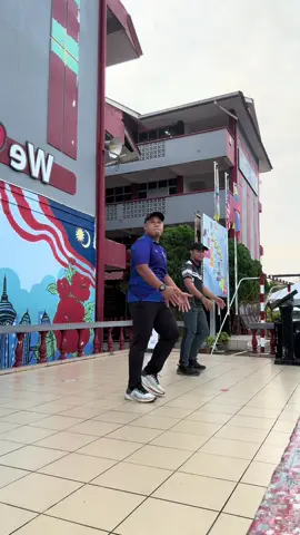 Part 2.. lagu kena main peranan utk tarik minat anak2 ni biar pon step cikgu bersepai 😂😂.. thank you for watching everyone . #sekolah #murid #cikgu #senamrobik 