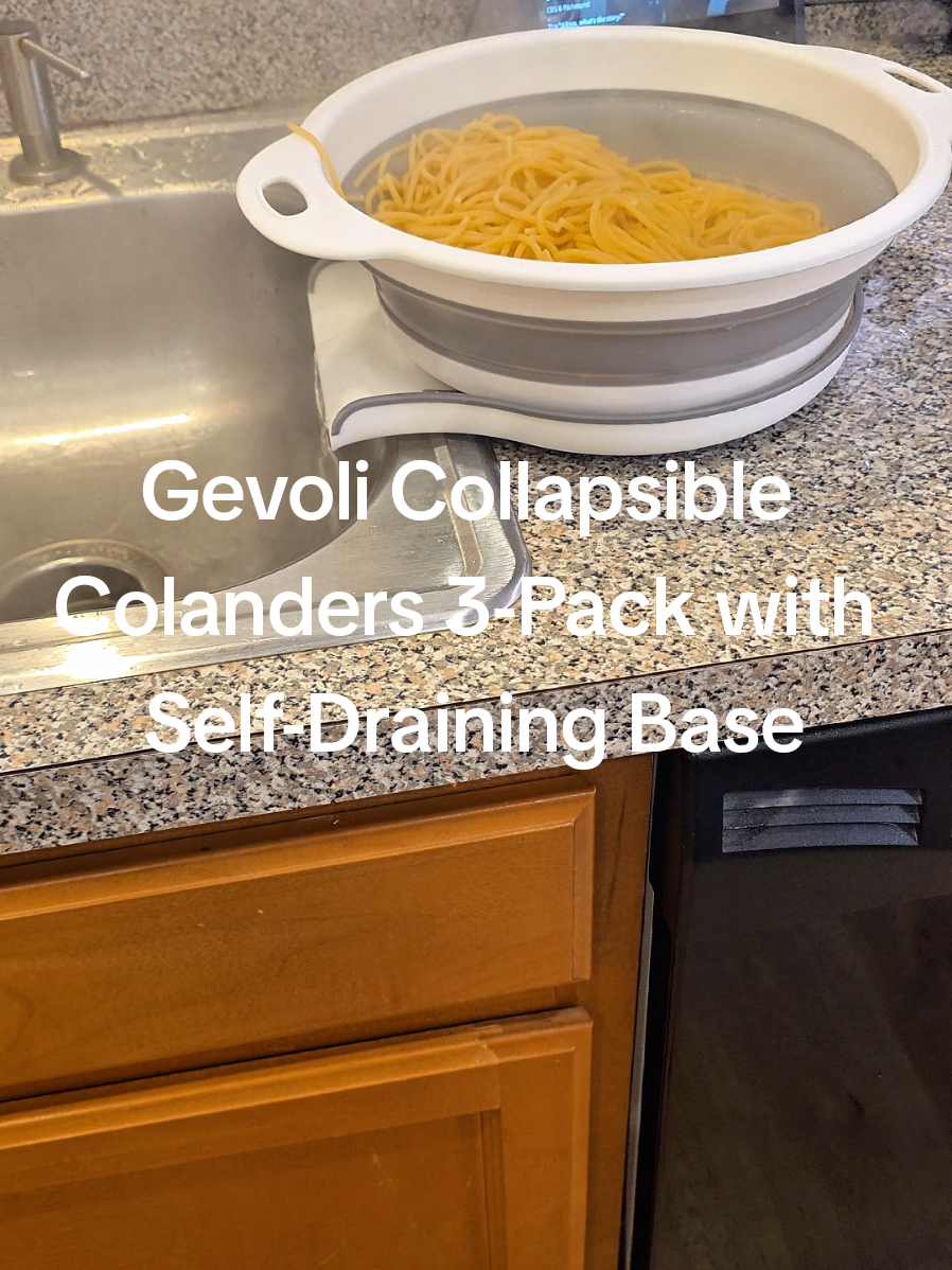 A space-saving 3-pack of collapsible colanders with a self-draining base that helps keep your countertops cleaner while you prep meals. #Gevoli #CollapsibleColander #KitchenGadgets #KitchenEssentials #MealPrep 
