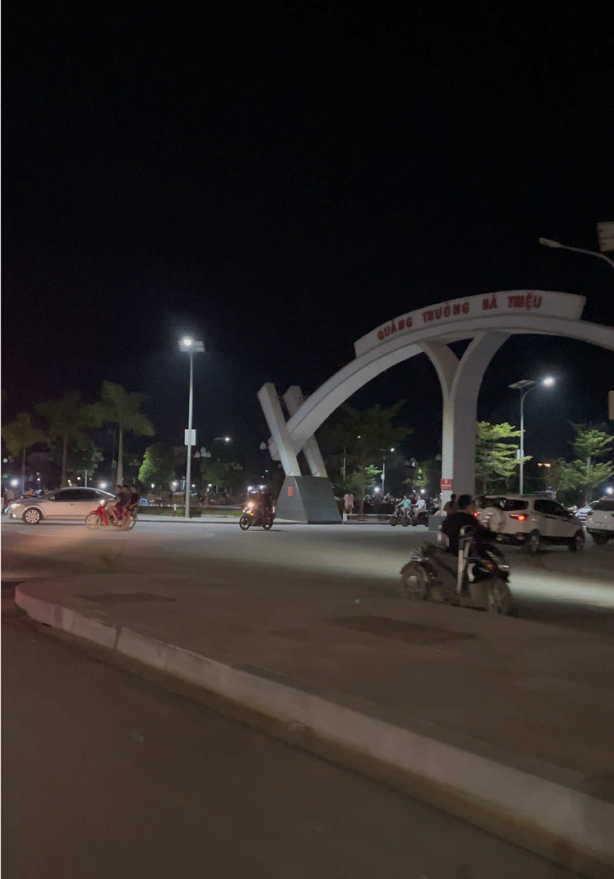 Quảng Trường Bà Triệu  #langthangyendinh #yendinh #xuhuong #viralvideo #yfp 