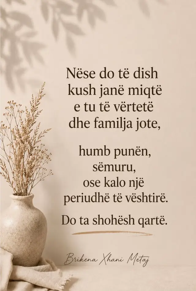Në ditët e mira, rrethi duket gjithmonë më i madh, por janë periudhat e vështira ato që i vendosin marrëdhëniet përballë së vërtetës. Atëherë kupton kush qëndron pranë teje pa interes, pa detyrim dhe pa pritur që ti të jesh gjithmonë e fortë. Jo çdo mungesë duhet kthyer në inat. Ndonjëherë mjafton ta shohësh qartë, ta pranosh dhe të mos harrosh më. Vështirësitë nuk na tregojnë vetëm sa të fortë jemi, por edhe me kë ia vlen të vazhdojmë rrugën.