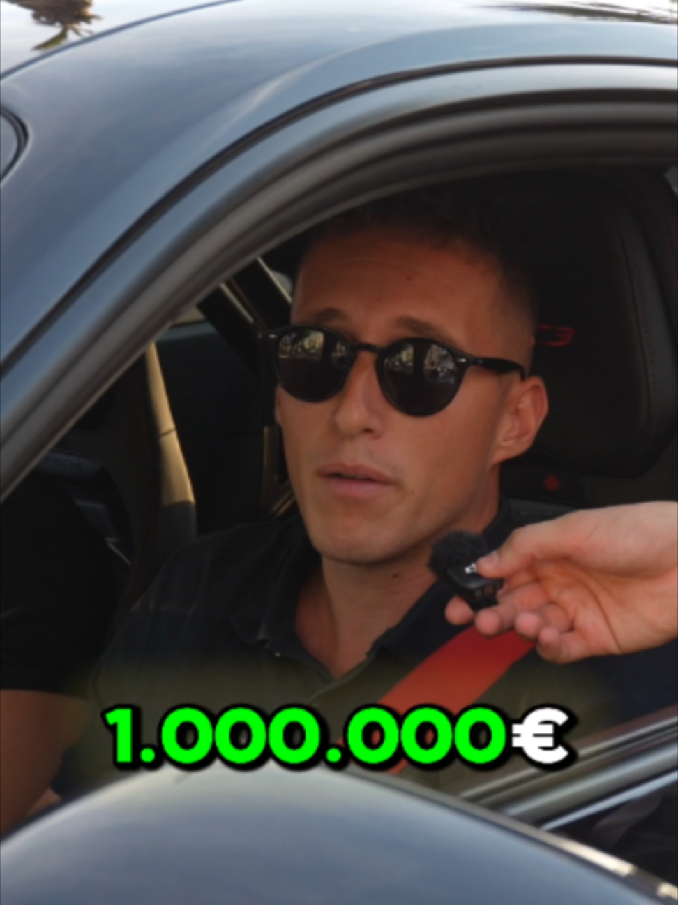 1 MILLION DE CA PAR MOIS 🤯 J’ai rencontré un businessman qui vend des places de jet privé à une clientèle haut de gamme. Son métier, c’est le networking : créer des connexions, aller au contact des bonnes personnes et transformer chaque rencontre en opportunité business. À Malte, il prend son jet-ski, approche directement des clients sur leurs yachts et leur propose des expériences en jet privé. Il touche une commission sur les places qu’il vend, et sur ses plus gros mois, son activité peut monter jusqu’à environ 1 million de chiffre d’affaires. Une vraie leçon de business, de réseau, de vente, d’audace et de positionnement premium. Dans ce type de marché, tout se joue sur la confiance, l’accès aux bons cercles et la capacité à oser parler aux bonnes personnes. 🎙️ #argent #riche #reussite #entrepreneur #sultanandceos