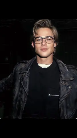 Brad Pitt 90s, puis c’était le mari de Rachel Green quoi 😩 #bradpitt #brad #actor #90s #trend 