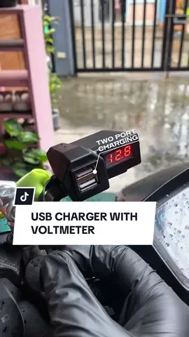 Sa mga motor niyong walang saksakan para mag charge ito na ang kailangan niyo #chargingport #dualchargingport #usbchargerwithvoltmeter 