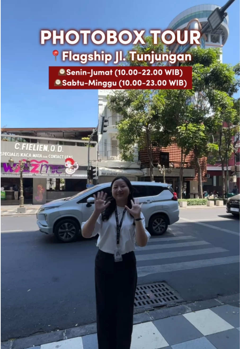 OUR PHOTOBOX TOUR AT FLAGSHIP TUNJUNGAN  15 Konsep photobox📼 - futuristic: basic/newspaper, telephone, elevator, red lift - vintage: radio, vinyl, hotel, room, lift, cassette, train, tiles 📍Jl. Tunjungan, sebrang Wizzmie 🕰️ Senin-Jumat (10.00-22.00 WIB) 🕰️Sabtu-Minggu (10.00-23.00 WIB)  __  #rekomendasi #photobox #photobooth #surabaya #tunjungan 