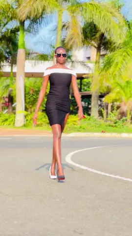 When God was creating me just had mercy on me and gave me long legs kubanga😊😂🥰#creatorsearchinsights #model #modeling #walk #heels  @Jusy🤎 