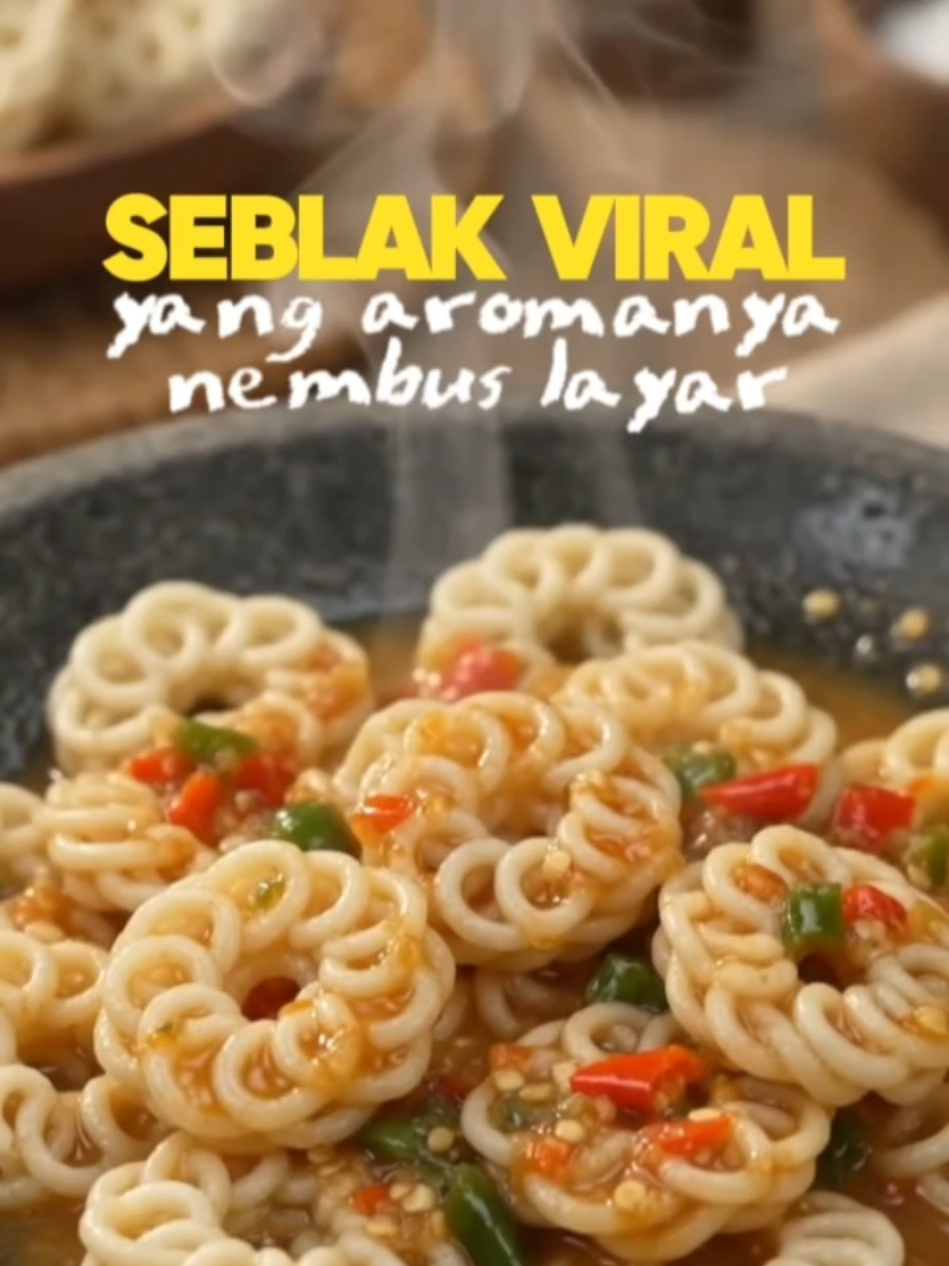 Ini seblak viral yang aromanya nembus layar. Yang bikin beda bukan cuma pedasnya, tapi aroma kencurnya yang memang pakai kencur asli, bukan kencur bubuk instan. Kerupuk mawarnya kenyal, bumbunya lekoh,melapisi setiap gigitan, dan harganya cuma 10 ribuan. Atau mungkin di akunmu lebih murah lagi? Cocok buat stok di rumah kalau tiba-tiba ngidam seblak! #seblakrafael #seblakcoet #seblakviral #kerupukmawar #kulinerviral