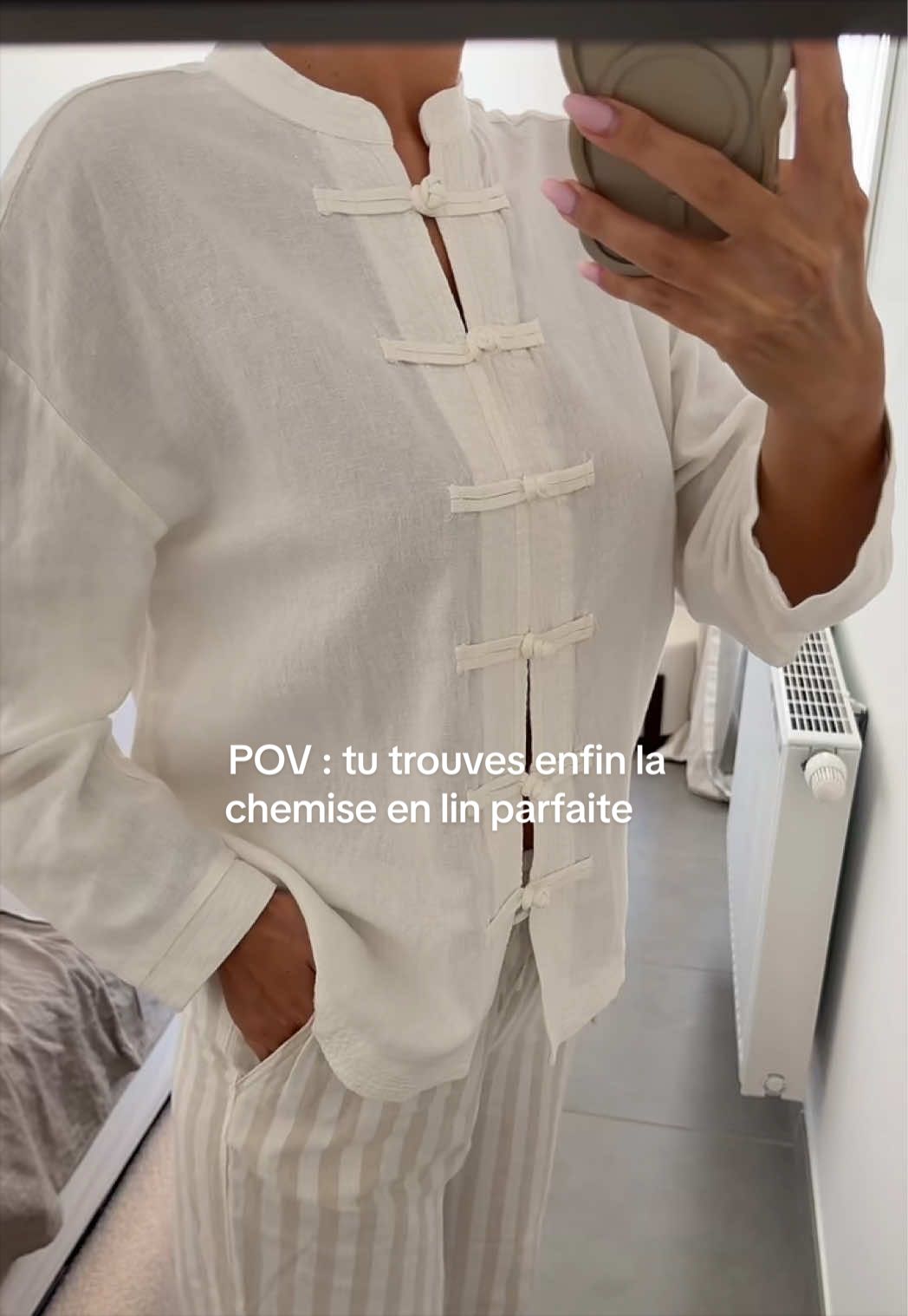 le genre de pièce qui fait toute ta tenue !!! Je suis trop trop fan parfaite pour l’été, j’ai trouvé la plus belle chemise en lin du moment hyper qualitative elle est juste trop belle et c’est une Zara. avec un pantalon en lin ou un bermuda ou même un capri ; super outfit minimalist confortable et chic ✨🤌🏼  #outfit #zara 
