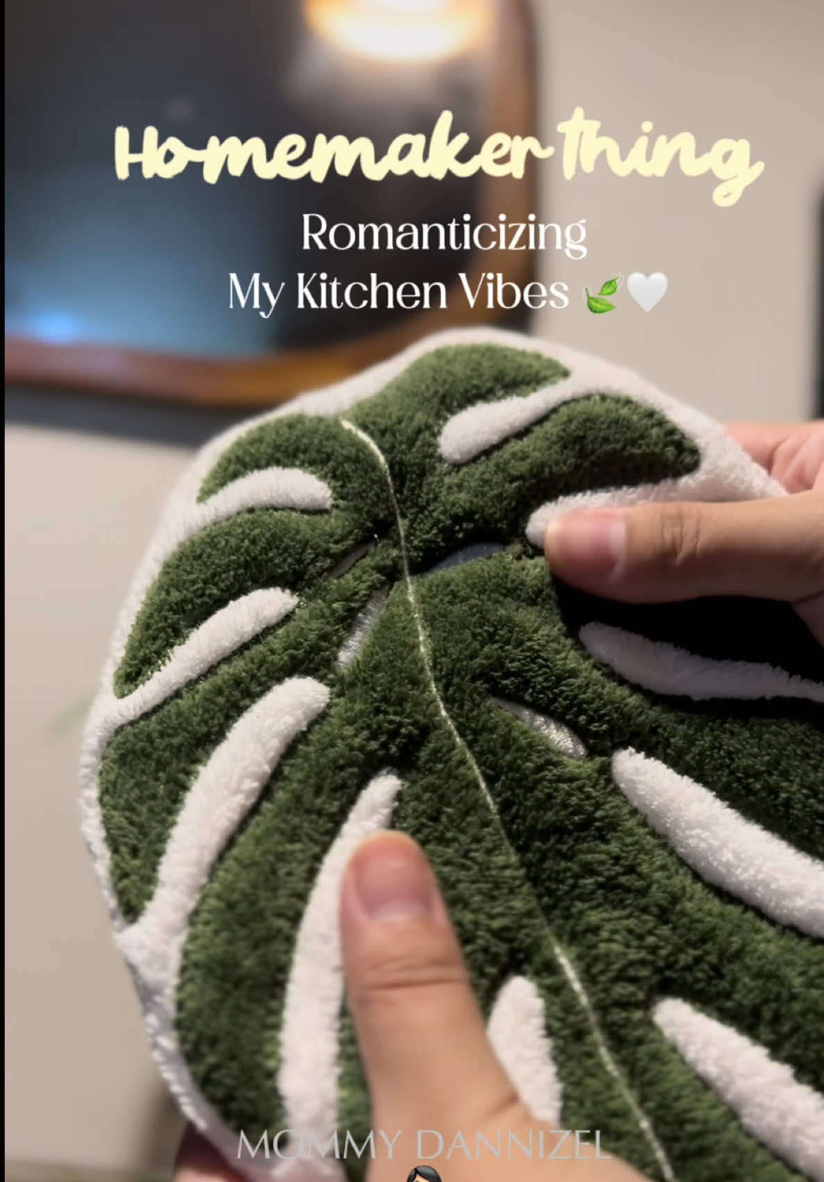Homemaker thing: Romanticizing my kitchen vibes with my new leaf-shaped hand towel 🍃 #kitchendecor #handtowel #homemaker #kitchenfinds #homevlog 
