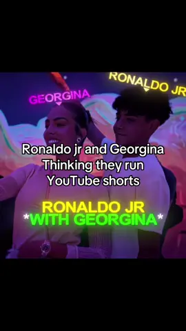 Why is bro punching Alex Padilla 😭😭😭 #youtubeshorts #laminyamal #crisjr #funny