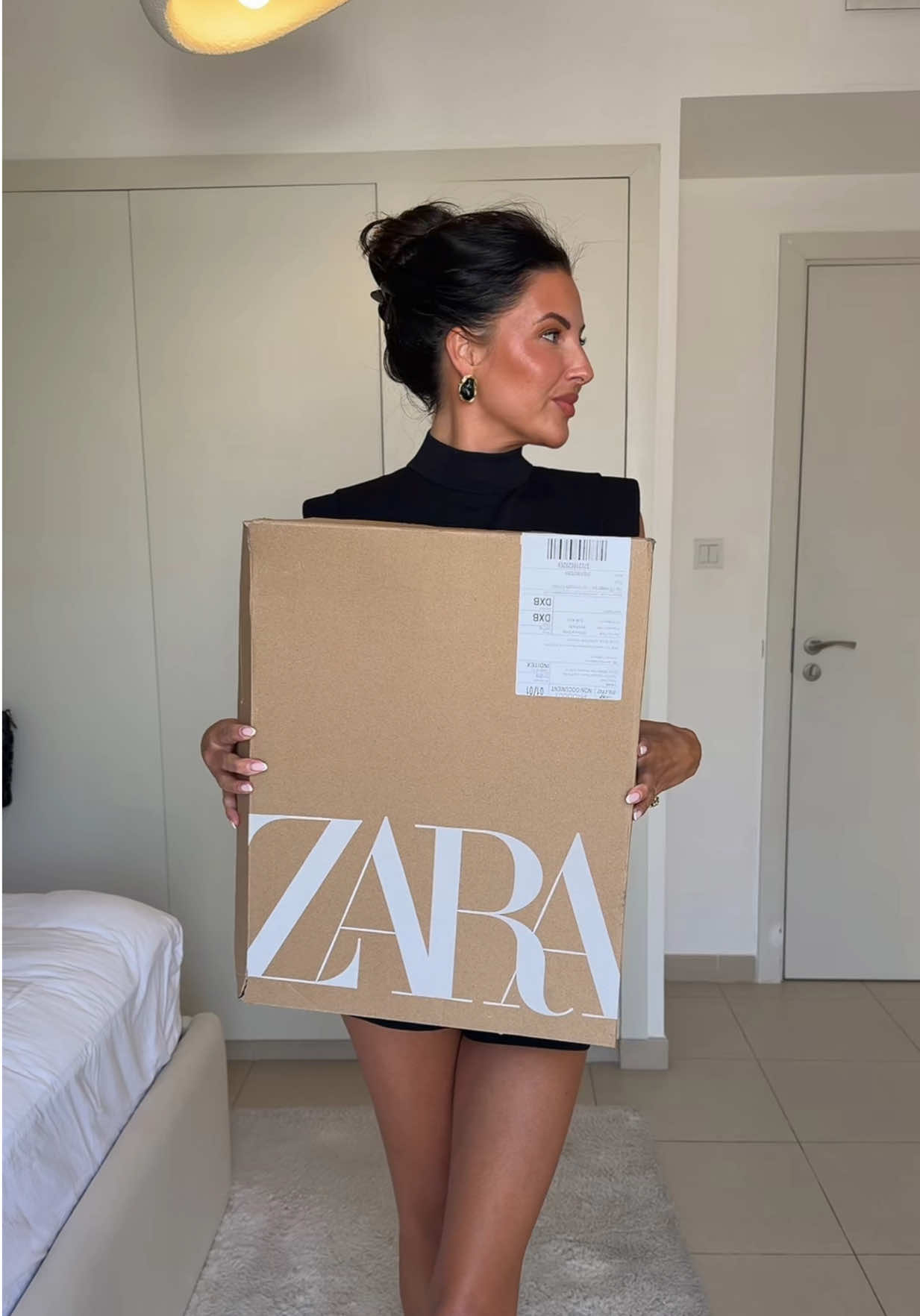 Saving this Zara outfit for every “I have nothing to wear” moment. #zara #zaranewin #zarahaul #blackoutfit #classystyle 