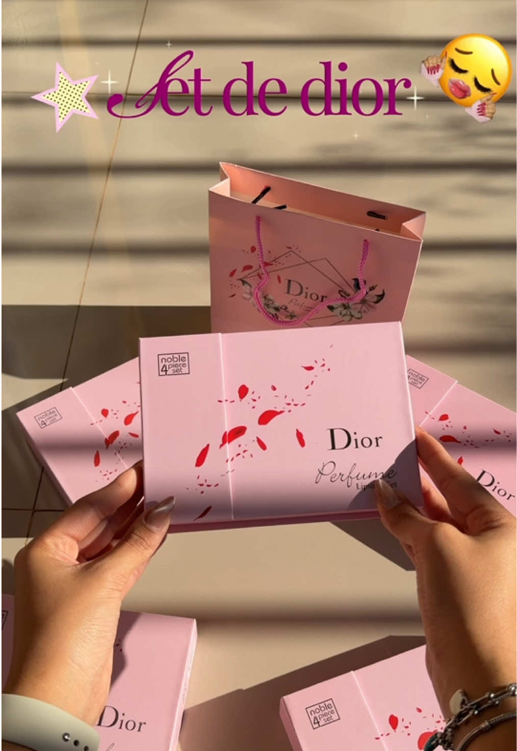 KIT DIOR 230.000gs🩷😍 incluye: • 1 labial  • 3 mini perfumes  • caja Dior  • bolsa Dior 😍🩷 PROMO VÁLIDA TODO EL MES DE JULIO Y AGOSTO ❤️‍🔥 #perfumetiktok #PerfumesParaguay #diorperfume #CiudadDelEstePy 