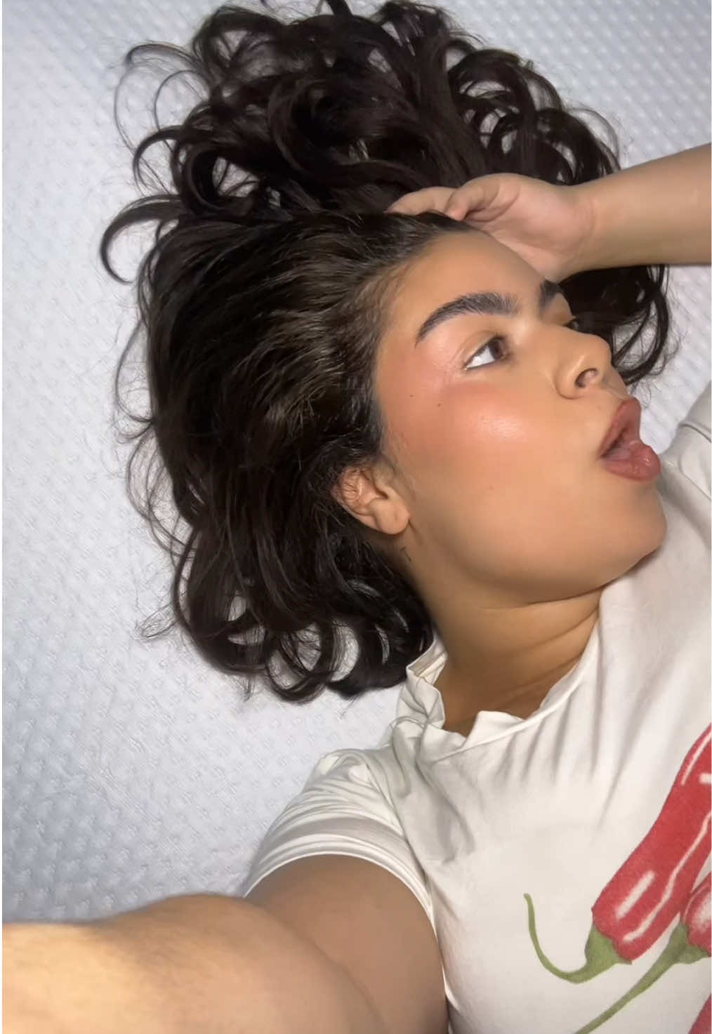 en partenariat avec Emma Sleep La marque Emma a littéralement changé mes nuits ✨ Avant, je dormais sur un matelas beaucoup trop ferme et inadapté à mon dos. Depuis que j’ai reçu mon nouveau matelas Emma, mes nuits sont bien plus confortables 💤 J’apprécie particulièrement son accueil moelleux, son bon maintien et sa mousse conçue pour répartir la pression et favoriser un sommeil plus agréable. Un vrai plaisir de retrouver son lit chaque soir 🤍 @Emma  #emmasleep #emma #partenariat 