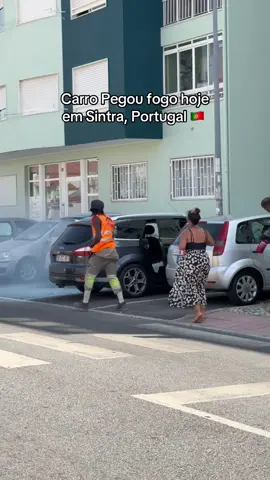 Graças a Deus, nada aconteceu, muitos trabalhadores da região, e vizinhos foram tentar conter o fogo rapidamente, mas os bombeiros chegaram em 5 minutos e conseguiram  apagar o fogo. #Portugal #Sintra #Incendio 
