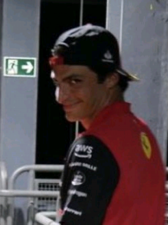 cUMpLeaÑoS FEeeliZ...!! #f1 #formulaone #f1memes #carlossainz55 #hombres 
