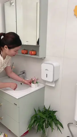 Hộp đựng giấy vệ sinh treo tường nhà tắm đa năng tiện lợi thế hệ mới #dogiadung #giadunggiare #cuahangtienloi247 #vairal #hopdunggiayvesinh 