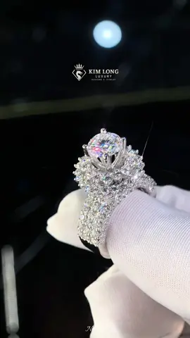 Siêu phẩm nhẫn ổ hoa lấp lánh 💍✨ #KimLongLuxury  #kimcuong  #kimcuongthiennhien  #nhankimcuong  #vuaquat 