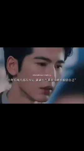 Di eps besok kalau ga salah besok atau hari ini ya? lupa aku, nge blank 😭 pokoknya, episode dimana Qingyi milih ninggalin Susu yang udah hamil anaknya, tanpa dia tau..  dan epispde selanjutnya lagi sampe ending. Susu hamil dan lahiran tanpa didampingi Qingyi.. dan enam tahun kemudian mereka ketemu lagi.. Qingyi akhirnya tau kebenaran tentang kematian Qingyu dan mengetahui kalo telinga susu cidera seumur hidup karena melindunginya. (Ini kejadian nya di tahun yang sama, sama kematiannya ayah Susu sama ayah Qingyi) Dia menyesali perbuatannya, minta maaf ke Susu. Susu masih gak mau maafin dia karena Qingyi waktu itu ga percaya sama susu dan kayanya Susu juga tau kalo anak kecil yg dia selametin pas ledakan rel kereta itu Qingyi kecil. Dan saat itu Le'an sakit kelainan darah (kalo ga salah, di novel Qingyi juga sakit ini. Tapi beda ga sama di drama) dan yg bisa selametin Le'an cuma Qingyi.  Susu akhirnya ngakuin kalo Le'an anaknya Qingyi dan minta bantuan ke Qingyi buat selametin Le'an,  Trus Qingyi tuh minta Susu buat sumpah, aku lupa isi sumpahnya apa wkwk pokoknya Susu dijebak sama Qingyi 😂 Terus mereka hidup bersama (tapi jangan harap selesai sampe sini, ada masalah lainnya yg menunggu mereka) Dan awal penderitaan Susu itu dari dia yg selametin Qingyi waktu masih kecil, lalu orang tuanya dibantai sama Li Rongzhang. Susu masuk panti asuhan keluarga Huo dan disini Susu dapet kekerasan fisik dan mental. Kalo masih mau nyalahin Susu, coba deh inget lagi. Qingyi direndahin sama keluarga Huo, direndahin sama Li Rongzhang yg berani belain siapa? Susu, keluarganya cuma liat doang. Blum lagi nanti masa 6 tahun kemudian, yang selalu dampingin Qingyi saat Qingyi sakit cuma Susu. Susu emang ga secara langsung ngomong dia cinta sama Qingyi tapi dia nunjukinnya dengan tindakan.    Tapi plot 6 tahun kemudian ini kayanya lebih seru, karena mereka udh mulai kerja sama buat bales dendam dan saling support juga. Tenang, 6 tahun kemudian mereka sama-sama terus kok walaupun banyak adu mulutnya🤣 #zhanglinghe #wangchuran #overdo #chinese #chinesedrama 