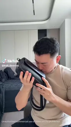 emang sih tas kulit asli itu bau nya autentic coba deh spill tas kulit kalian atau belum punya coba tas yang versetyle satu ini langsung aja cek keranjang kuning  #taskulitdomba #fyp #cekkeranjangkuning #tasslingbagkulit #multibag 