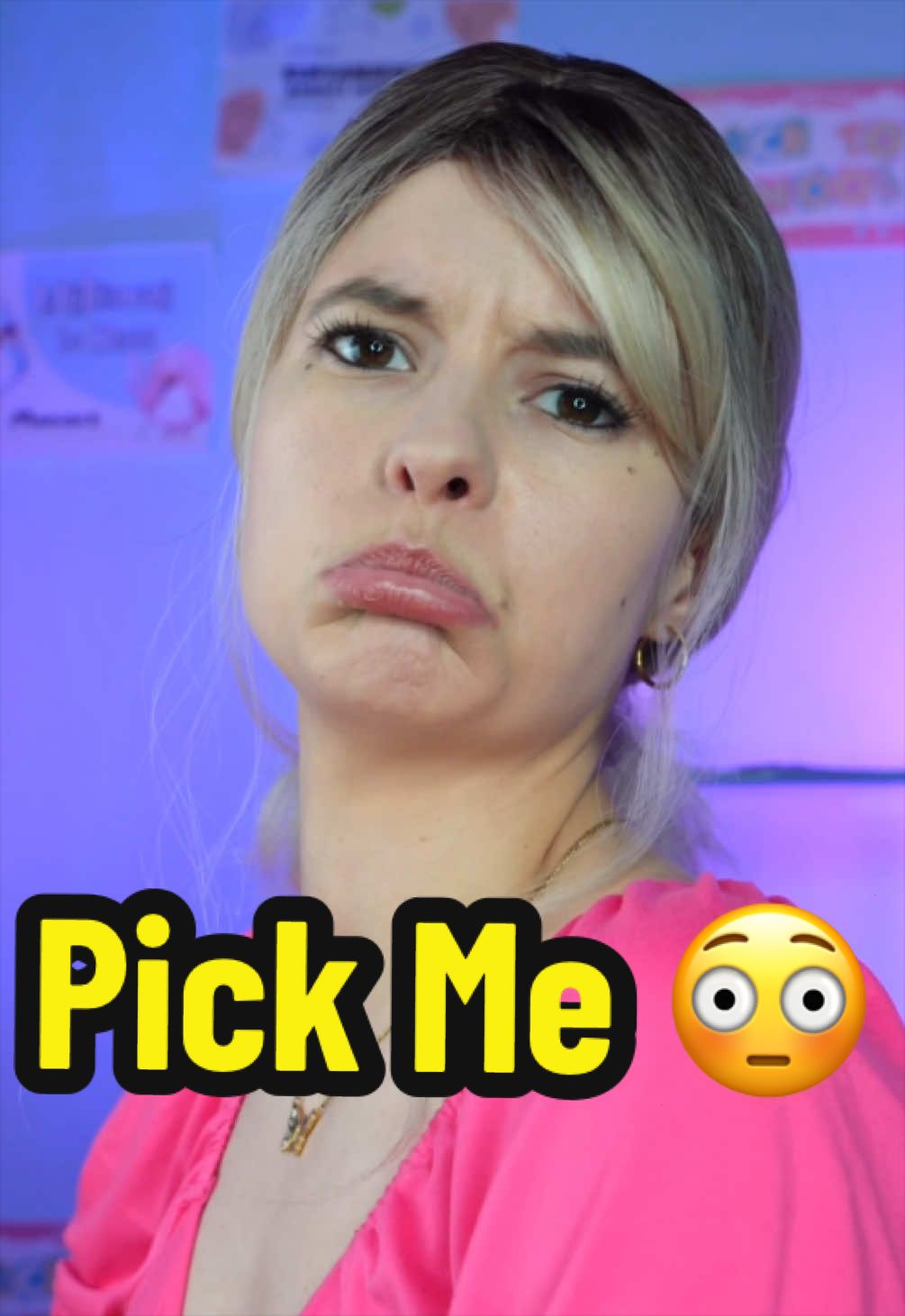 Zwei Arten von “Pick Me Girls” 💅 inspo: @hannah montoya 