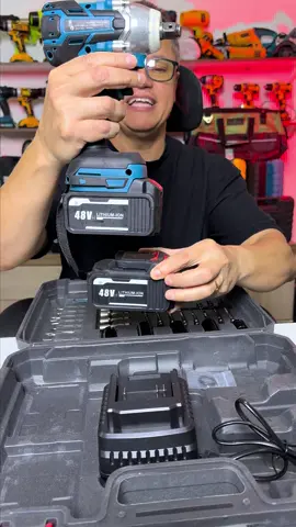 Chave de impacto parafusadeira furadeira kit completo com 2 baterias 48v! #chavedeimpacto #parafusadeira #furadeira #ferramentas #tiktokshop 